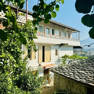 Shtino 2*, Gjirokastër Albánie