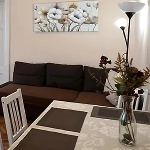 Bright & Light Apartment